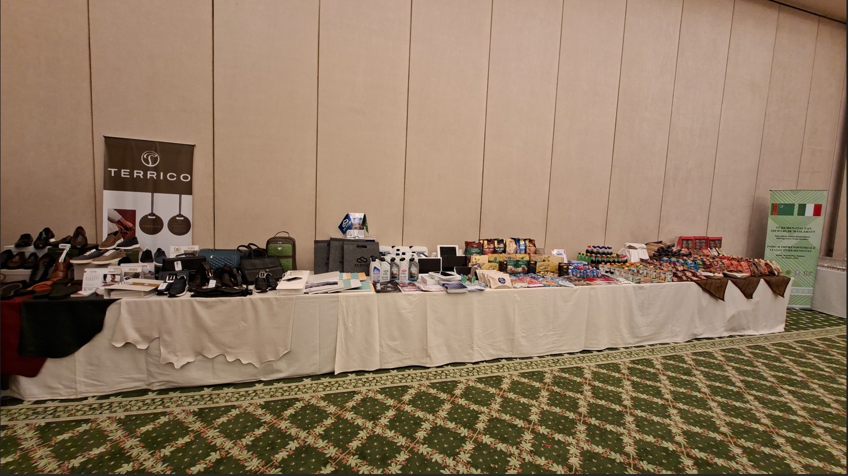 Rimde italýan tehnologiýalary arkaly Türkmenistanda  öndürilen önümleri tanyşdyrýan  göçme sergi gurnaldy