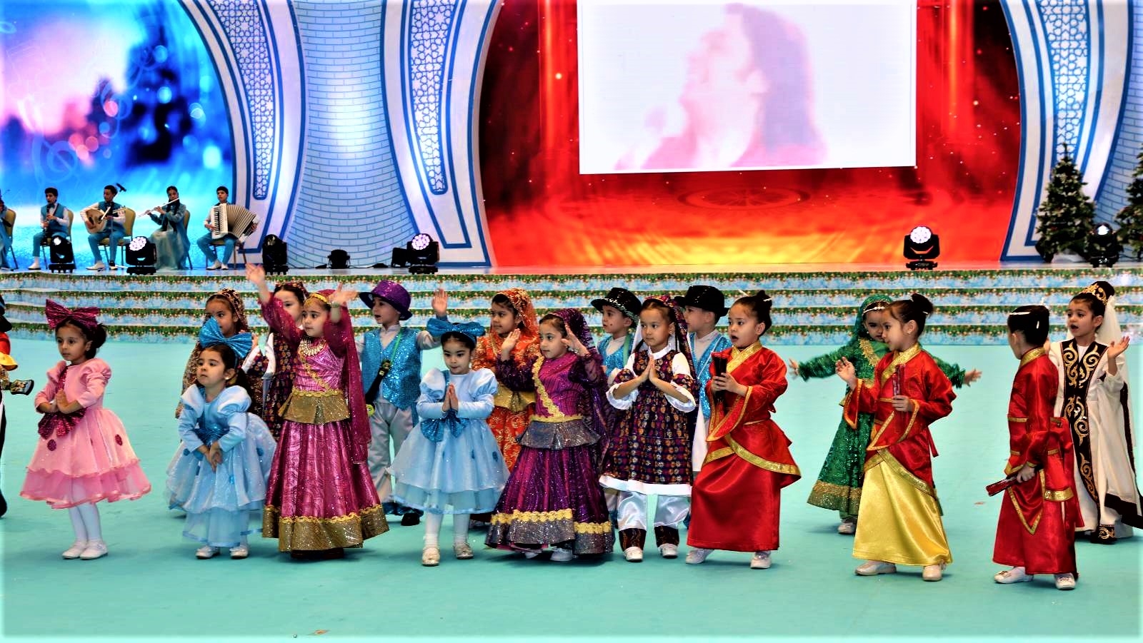 Täze ýyl baýramçylygynyň dabaralary giň gerimde başlandy