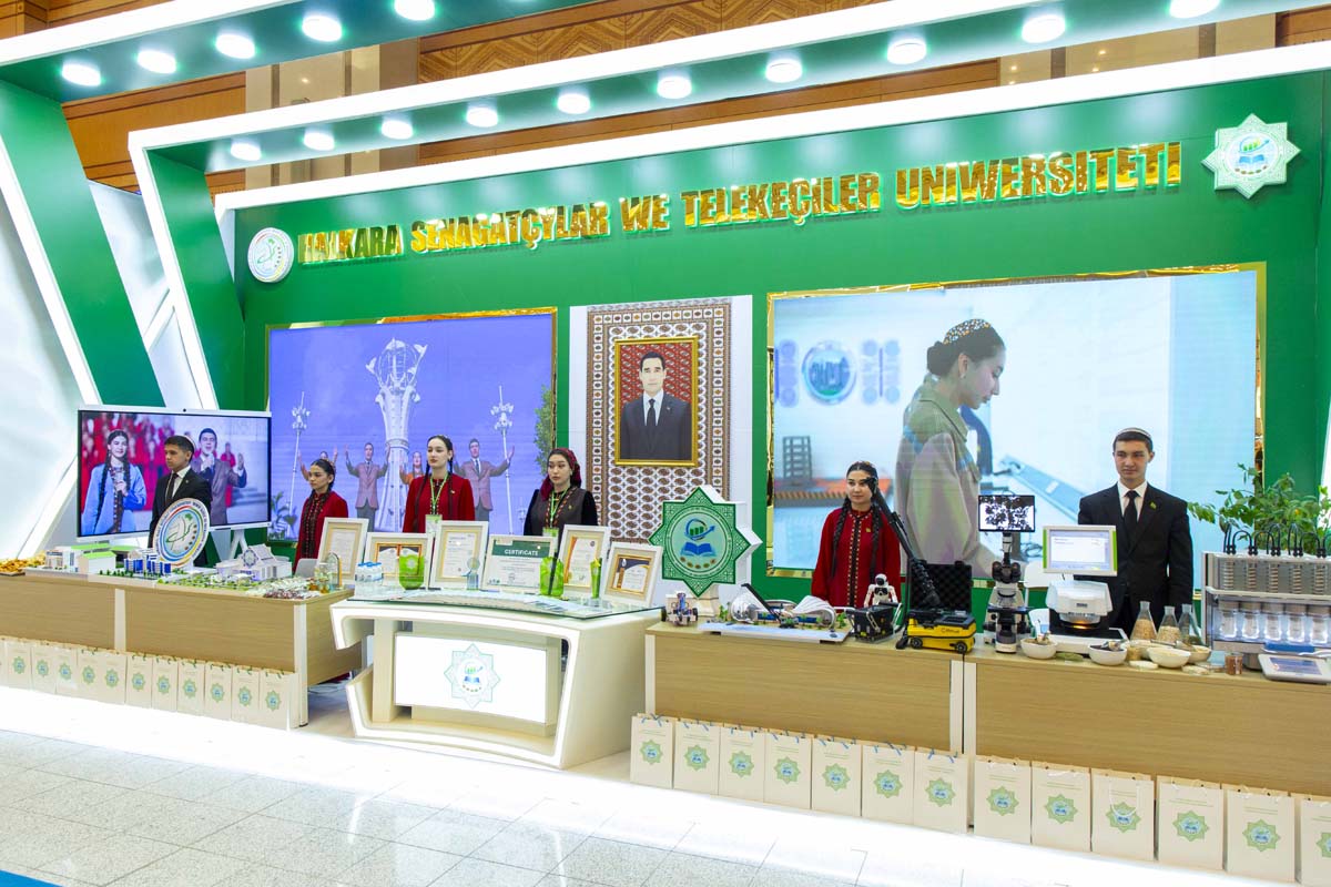 Hususy pudagyň ýeten sepgitlerini şöhlelendirýän köpugurly sergi üstünlikli tamamlandy