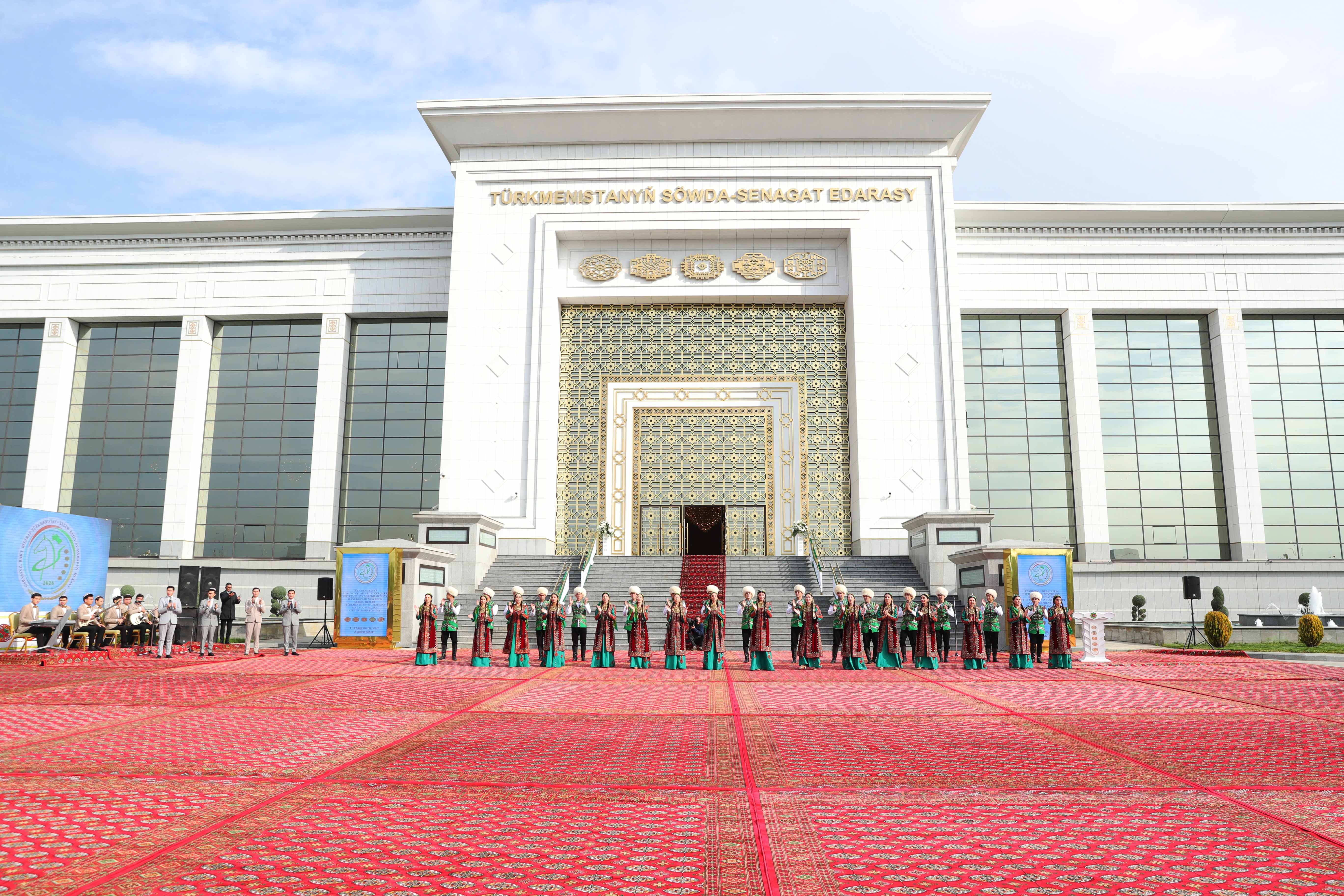 Türkmenistanyň Senagatçylar we telekeçiler birleşmesiniň sergisi: 18 ýylyň şanly sepgitleri