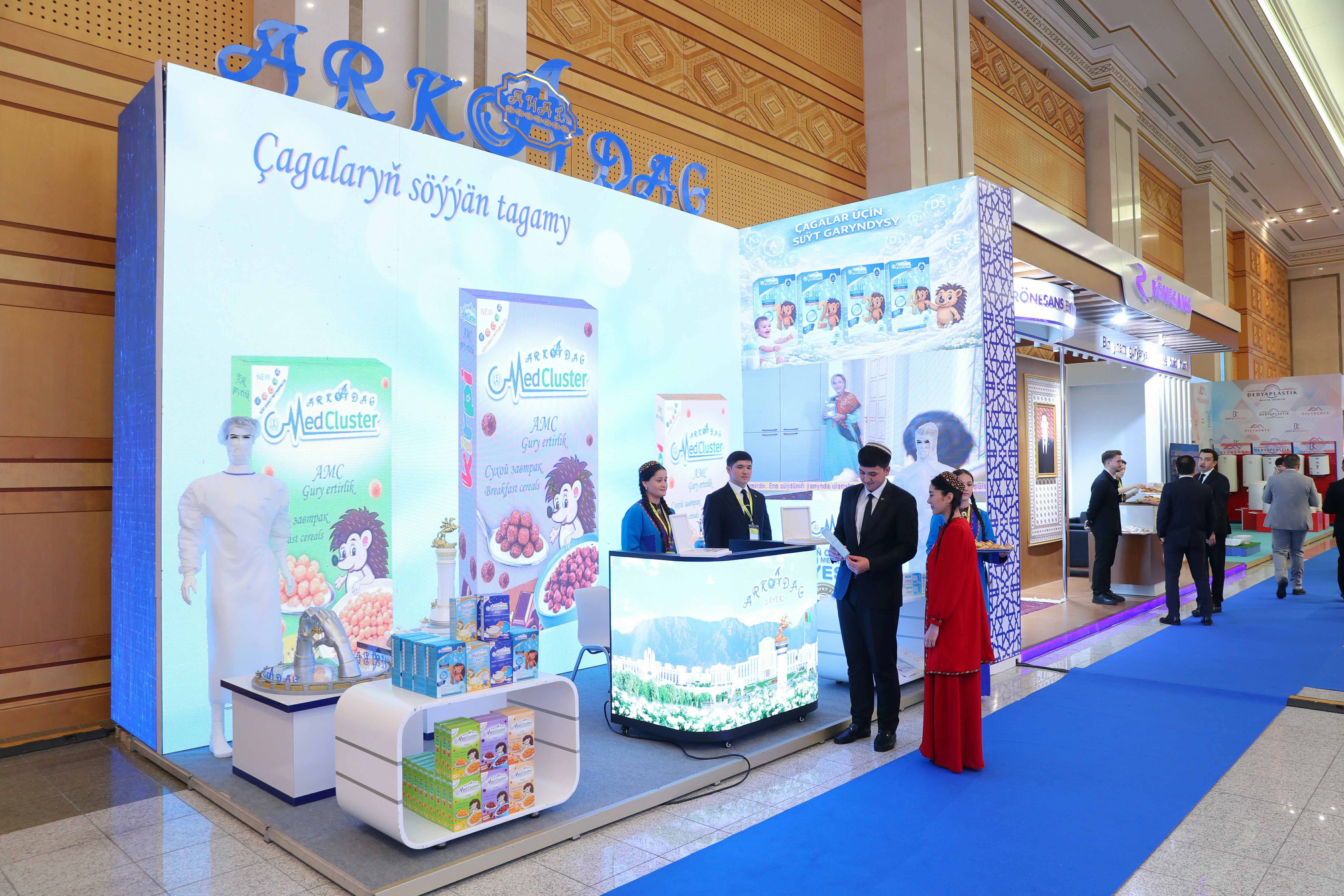 Halkara tejribeler bir meýdançada: Sergi öz işini dowam etdirýär