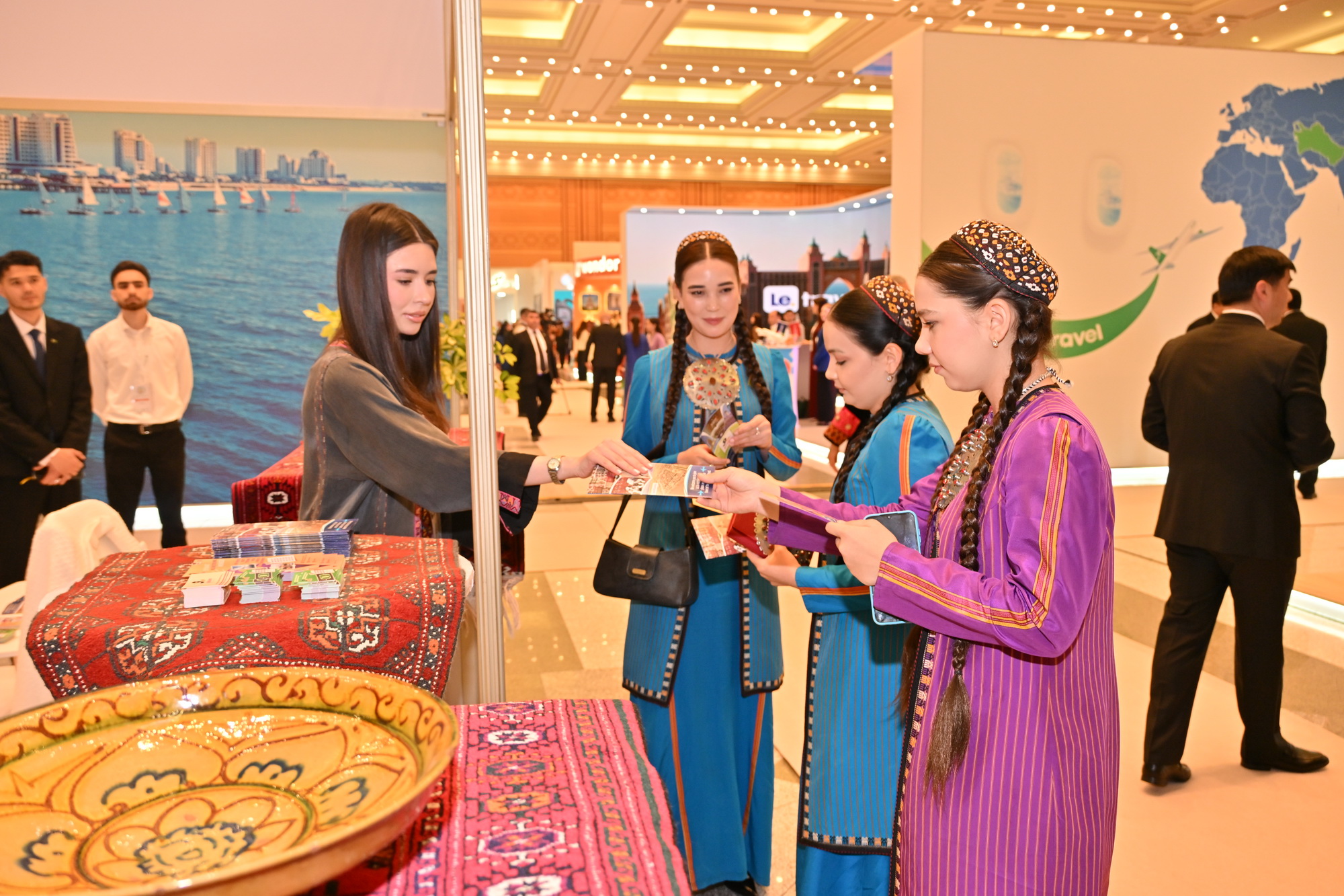 Halkara sergide täze mümkinçilikler: “Turkmentravel – 2026” gyzgalaňly dowam edýär