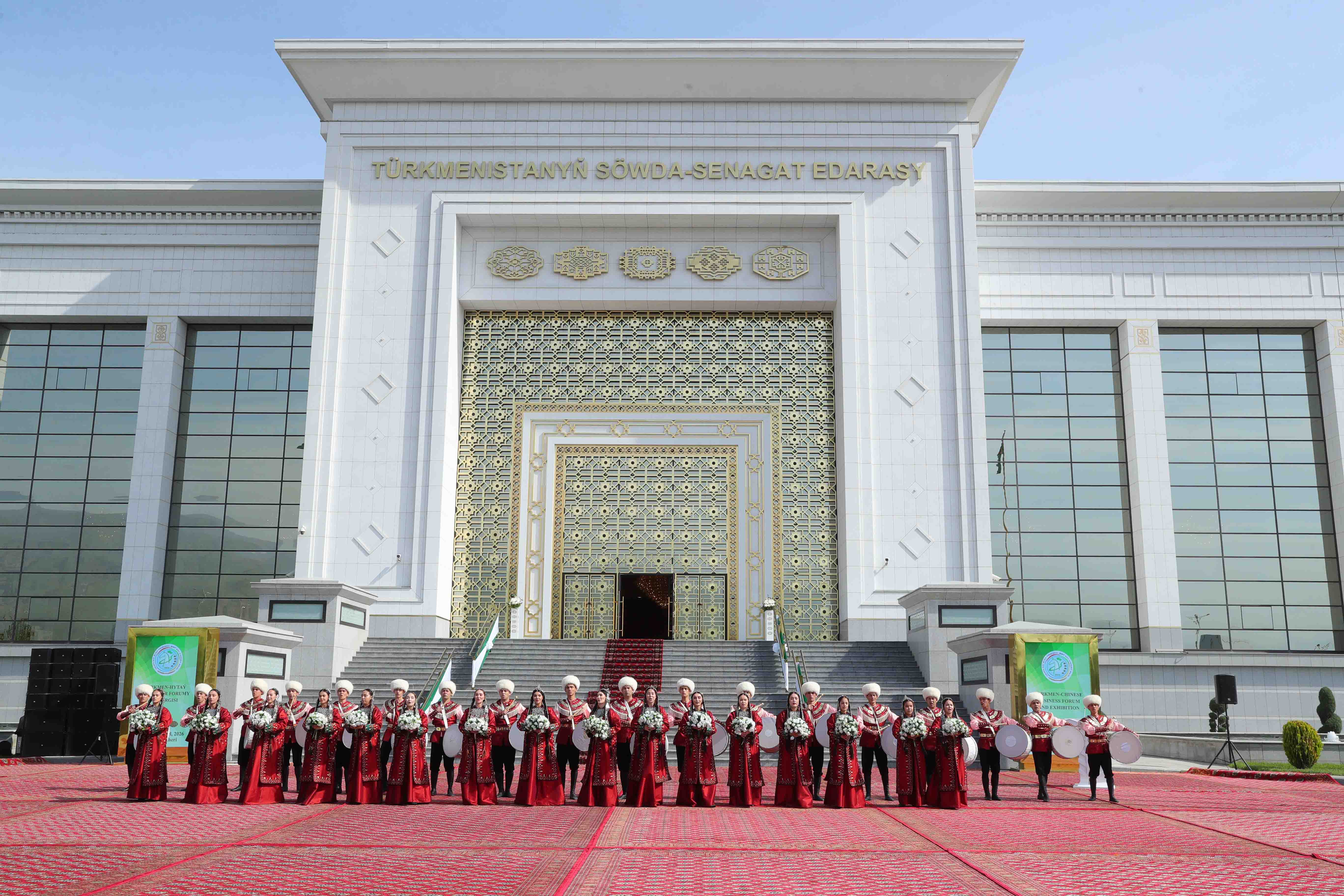 Türkmen – Hytaý hyzmatdaşlygynyň täze sahypasy: Aşgabatda işewürler forumy we sergisi badalga aldy